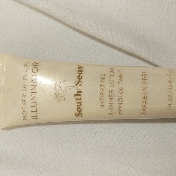 NWT Hydrating Shimmer Lotion - Picture 1 of 2